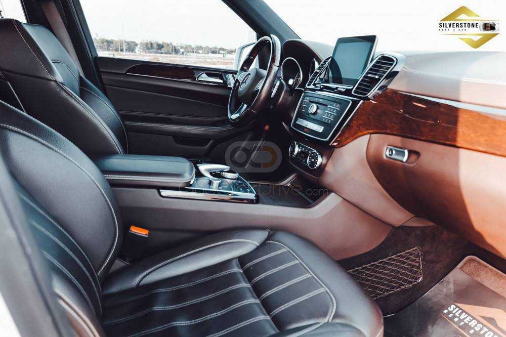 Rent Mercedes Benz GLS 500 2019 in Dubai - Luxury SUV-pic_4