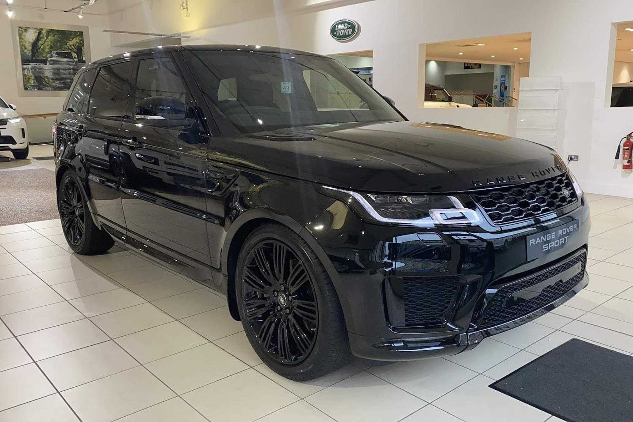 Rent Land Rover Range Rover Vogue Autobiography 2022 in Dubai-pic_6